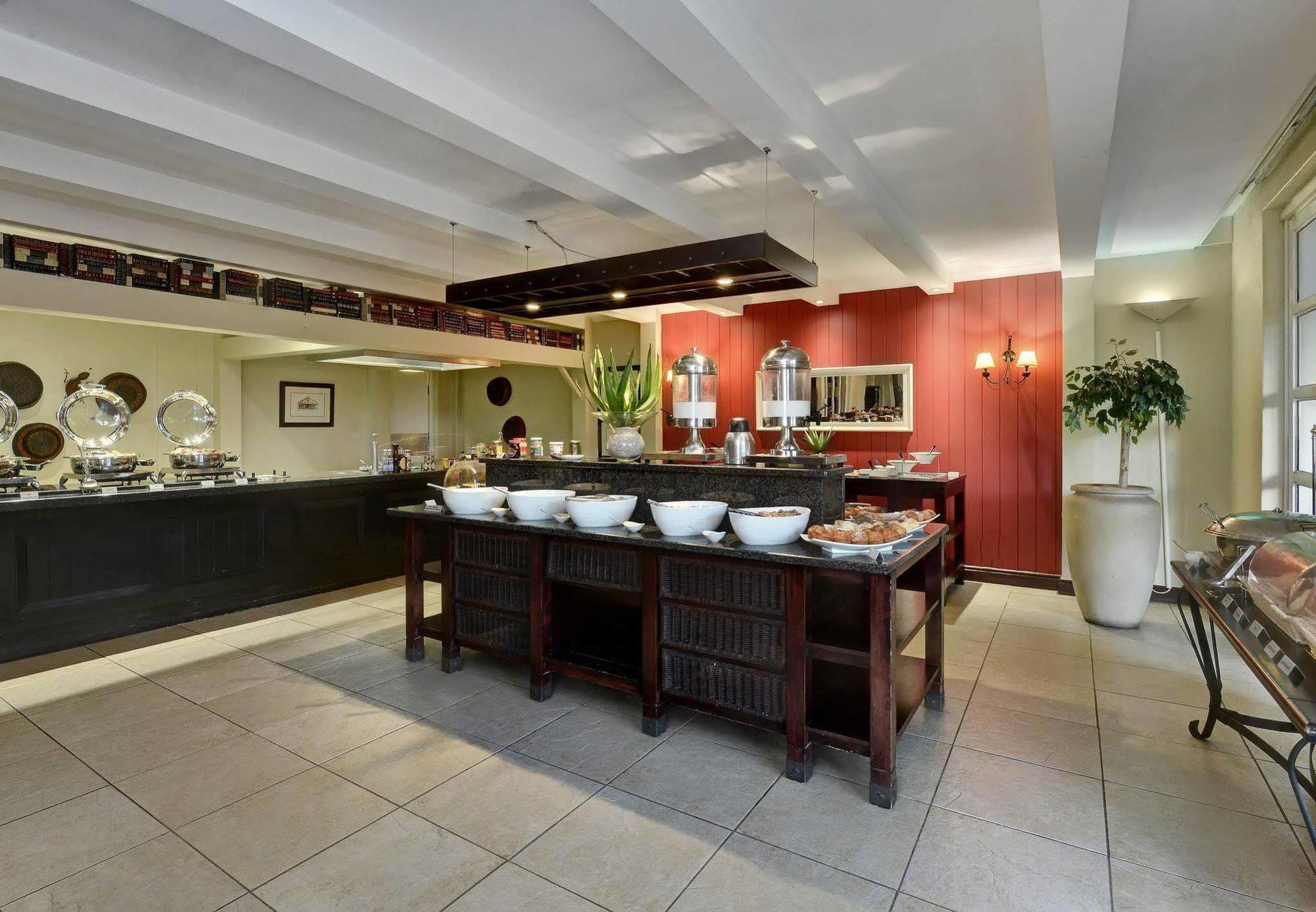 Protea Hotel by Marriott Mahikeng Mafikeng Bagian luar foto