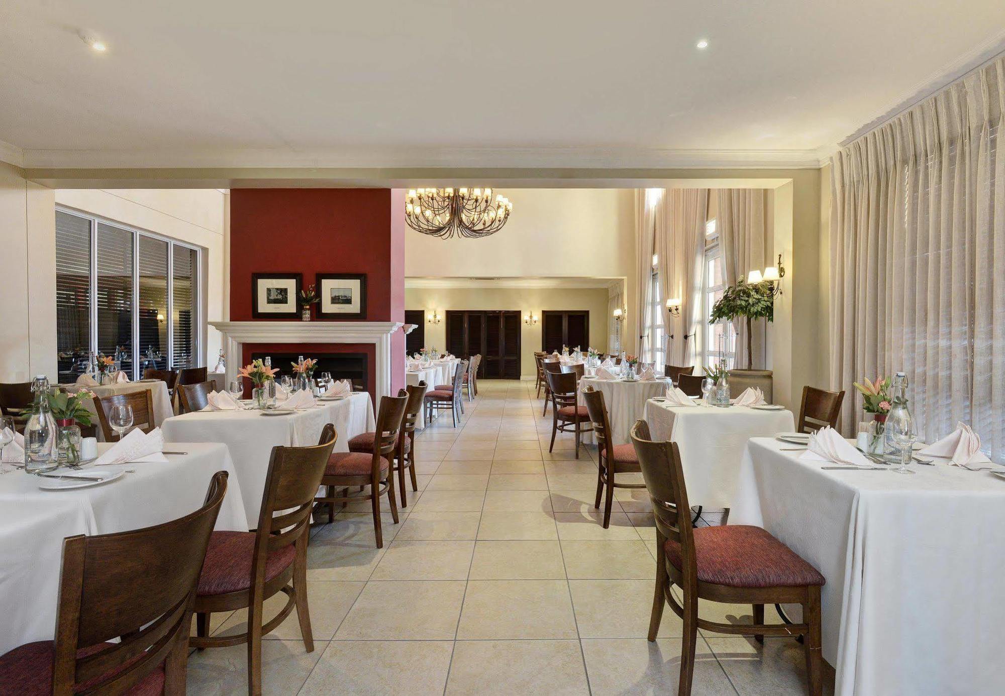 Protea Hotel by Marriott Mahikeng Mafikeng Bagian luar foto